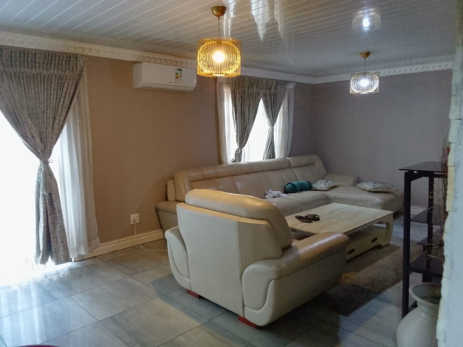 To Let 4 Bedroom Property for Rent in Safari Gardens North West